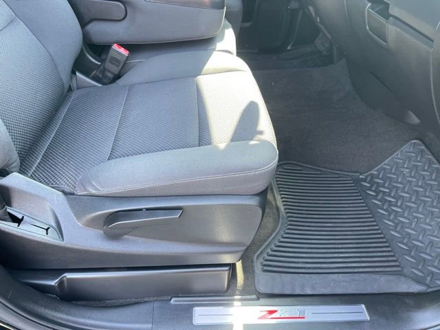 Used 2018 Chevrolet Silverado 1500 LT w/ Midnight Edition AWD/4WD image 13