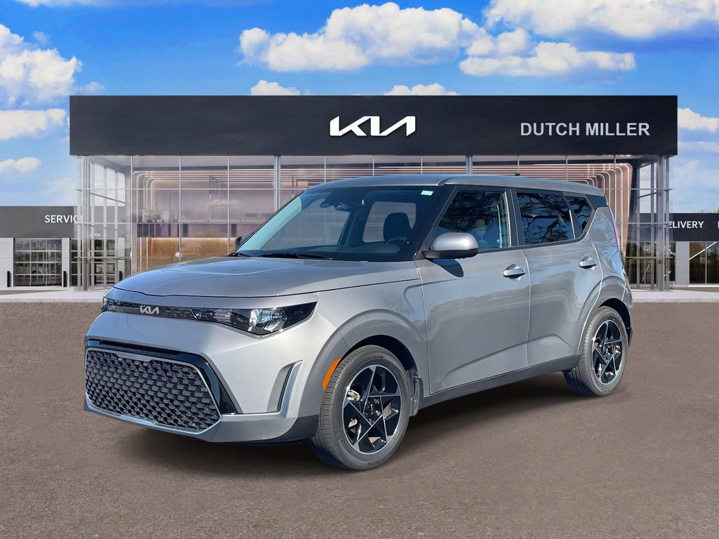 Used 2023 Kia Soul EX image 3
