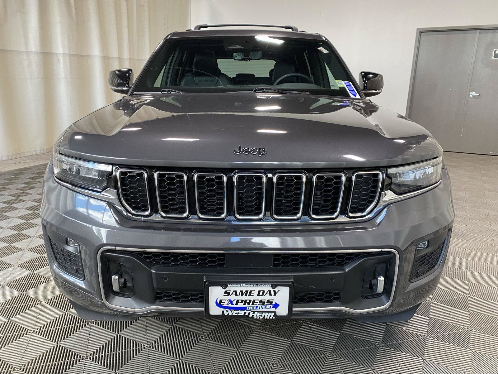 Used 2024 Jeep Grand Cherokee Overland w/ Luxury Tech Group IV AWD/4WD image 3