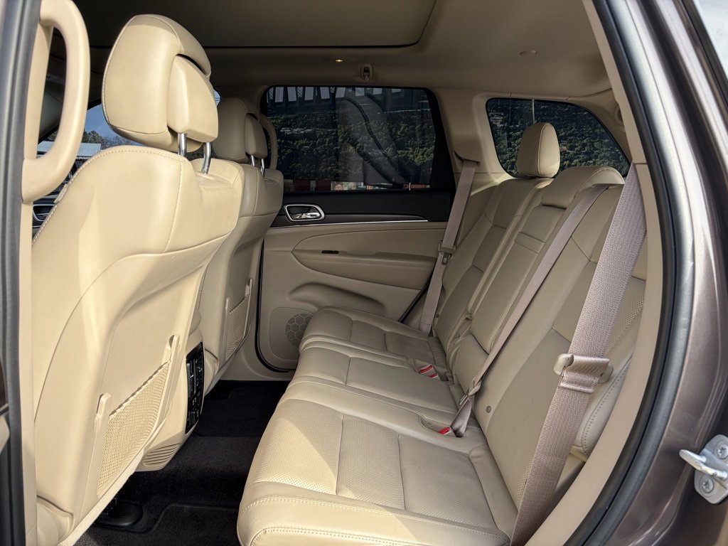 Used 2018 Jeep Grand Cherokee Limited w/ Luxury Group II image 18