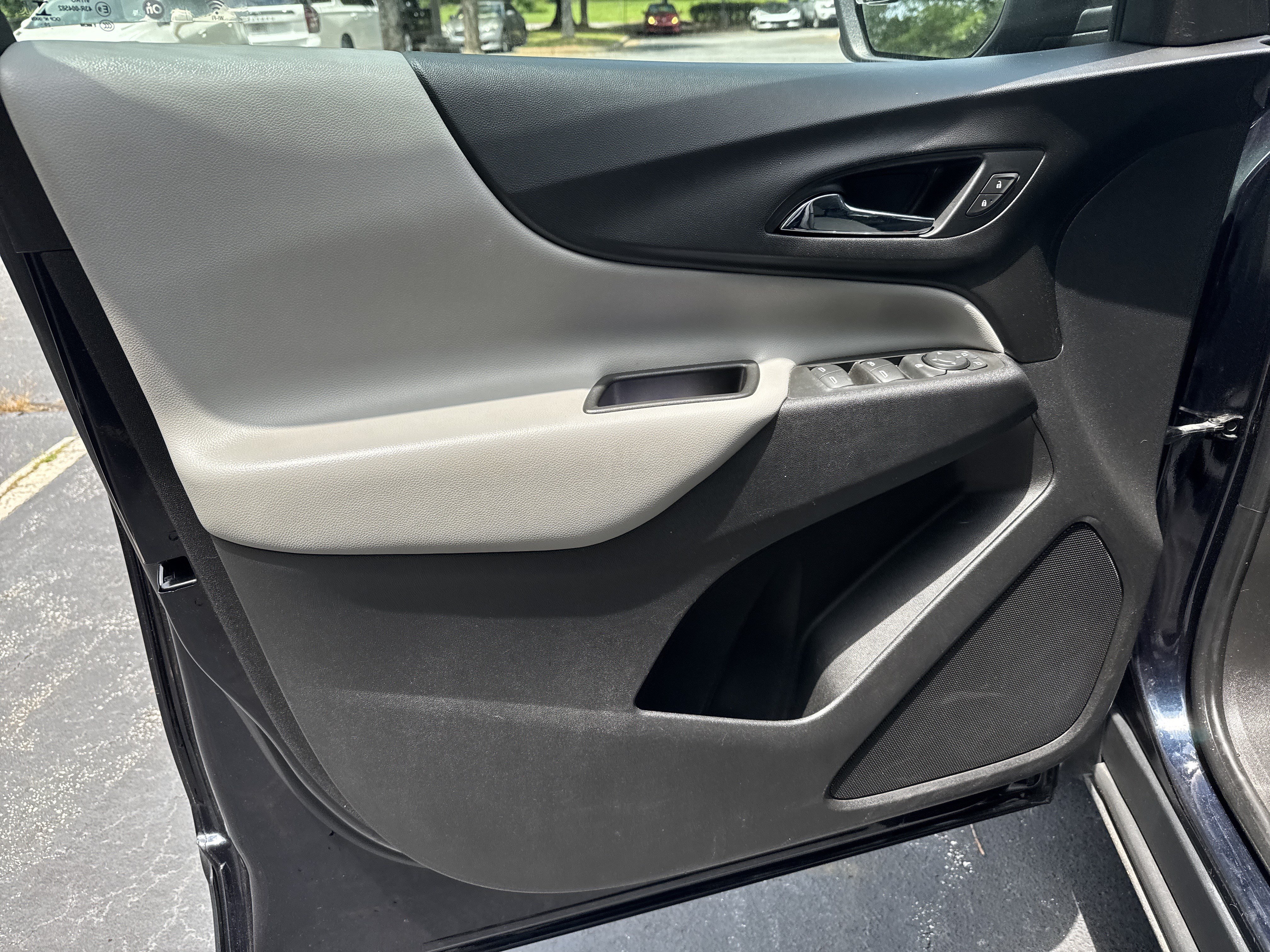 Used 2021 Chevrolet Equinox LS FWD image 8