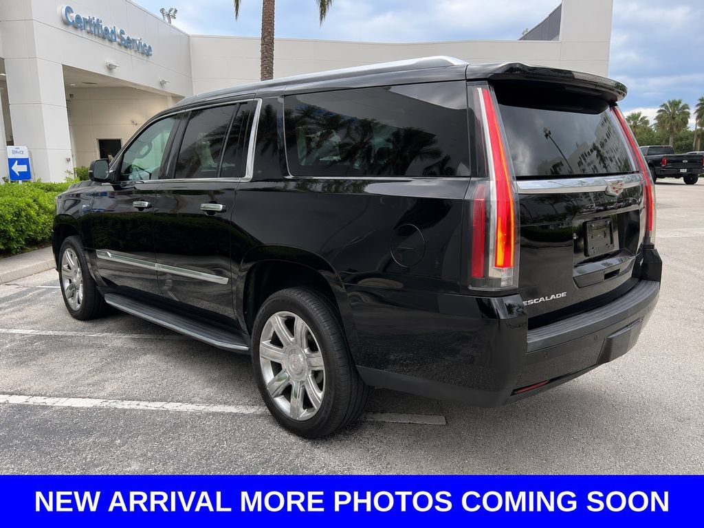 Used 2020 Cadillac Escalade ESV Luxury RWD image 4