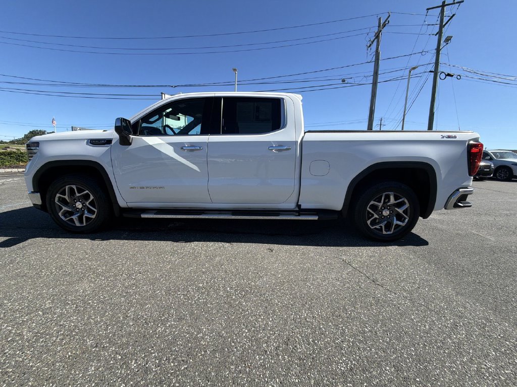 Used 2023 GMC Sierra 1500 SLT w/ SLT Premium Package AWD/4WD image 11