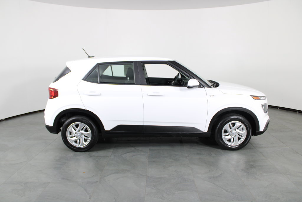 Certified 2024 Hyundai Venue SE FWD image 12
