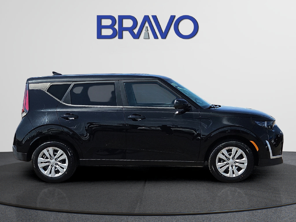 Used 2023 Kia Soul LX FWD image 6