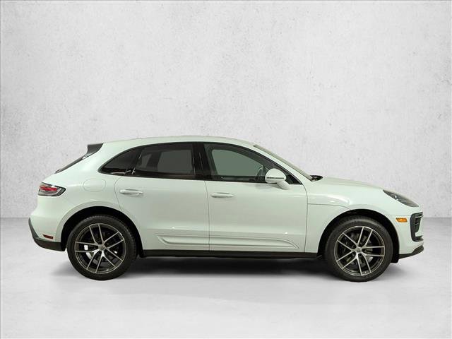 Certified 2025 Porsche Macan AWD/4WD image 8
