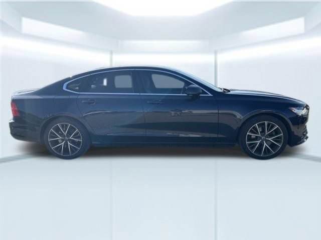 Used 2017 Volvo S90 T5 Momentum w/ Vision Package FWD image 5