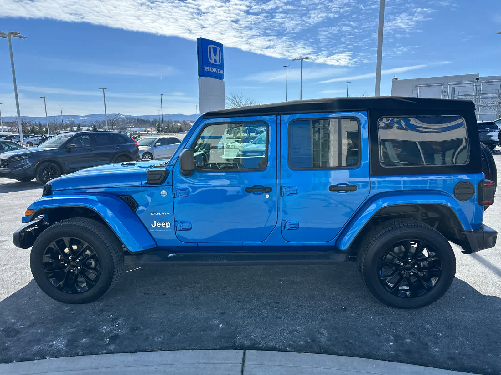 Used 2023 Jeep Wrangler Sahara w/ Cold Weather Group image 5