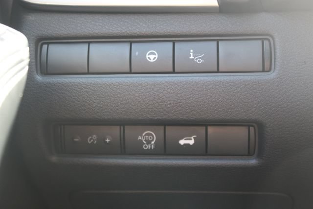 Used 2023 Nissan Rogue Platinum w/ Platinum Premium Package AWD/4WD image 16