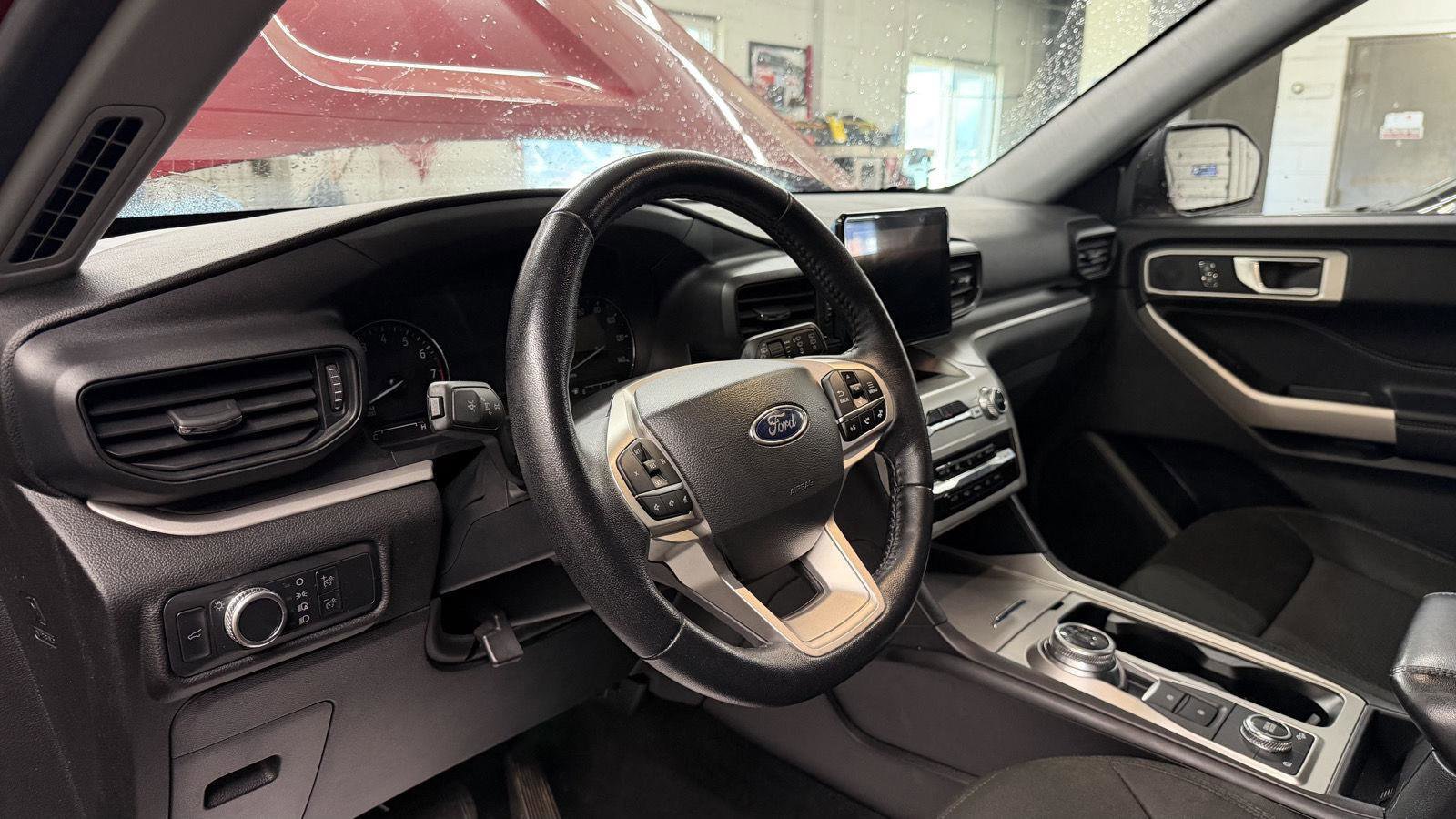 Used 2022 Ford Explorer XLT image 14