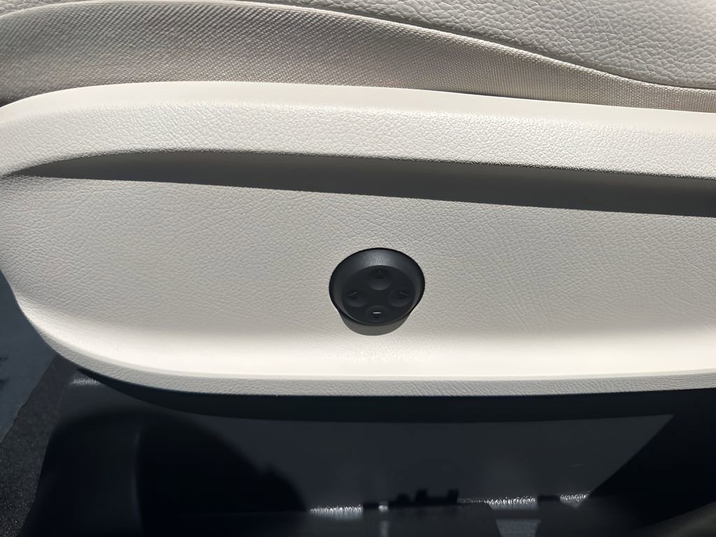 Used 2025 Mercedes-Benz GLA 250 image 10