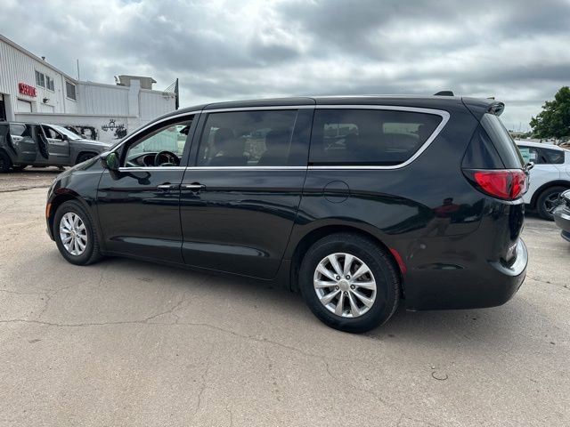 Used 2019 Chrysler Pacifica Touring Plus w/ Advanced Safetytec Group FWD image 19