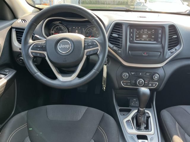 Used 2015 Jeep Cherokee Latitude FWD image 12