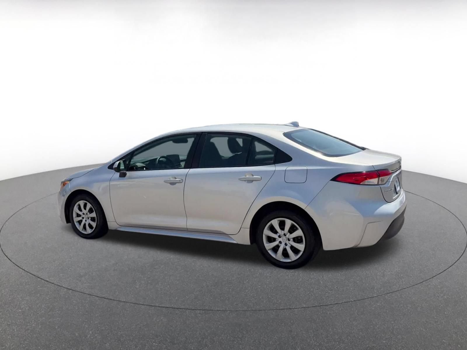 Used 2025 Toyota Corolla LE FWD image 9