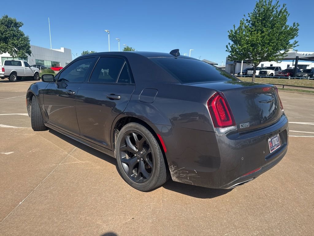 Used 2021 Chrysler 300 Touring L RWD image 3