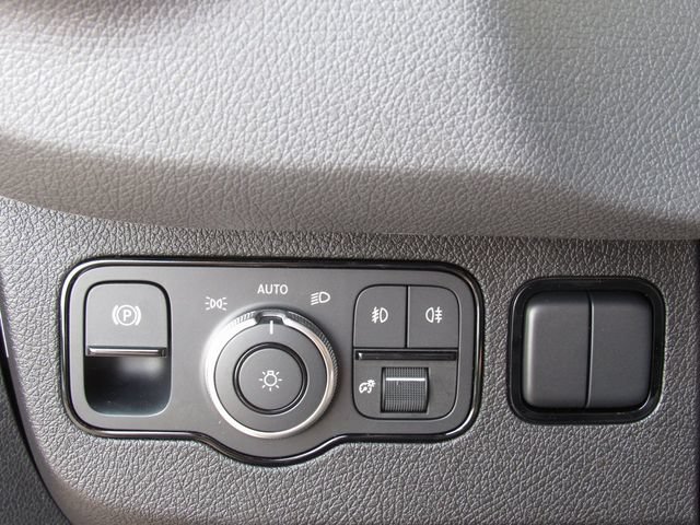 Used 2025 Mercedes-Benz Sprinter 2500 image 36