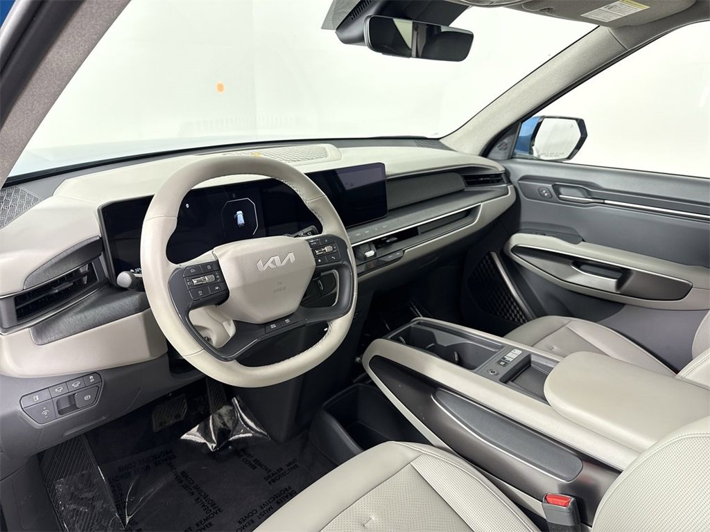 Used 2025 Kia EV9 Wind image 4