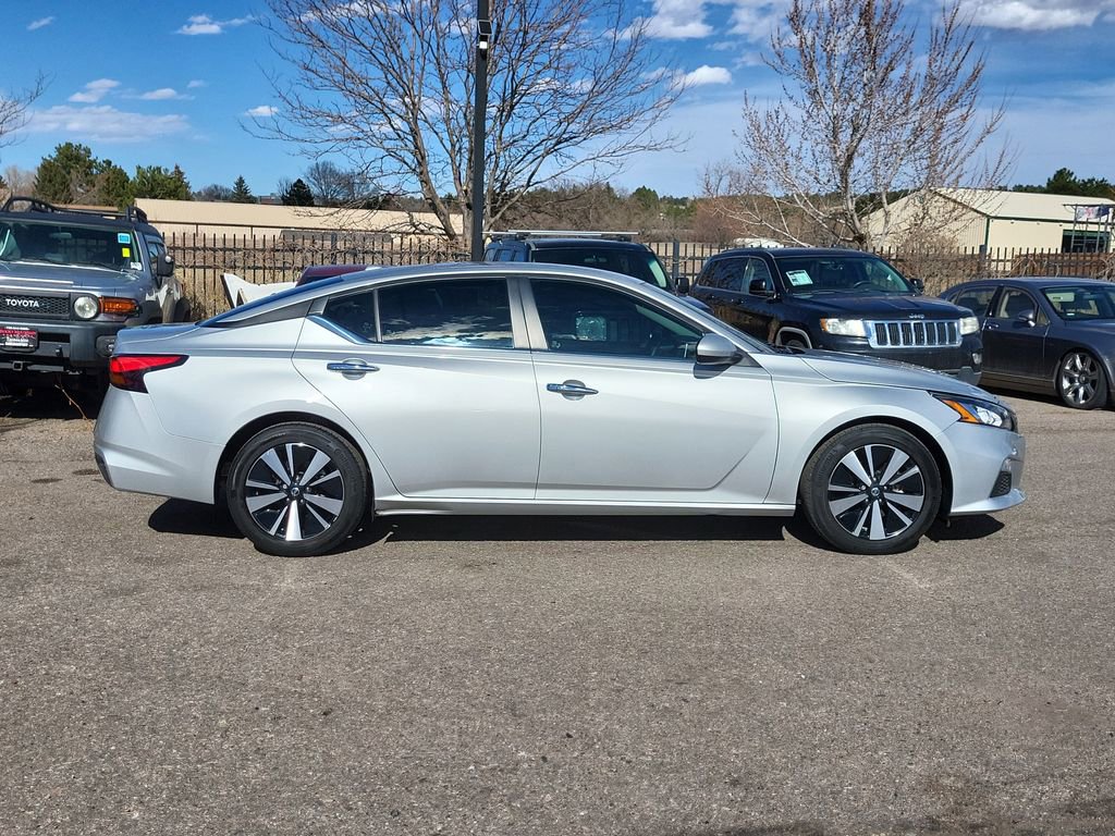 Used 2022 Nissan Altima 2.5 SV image 2