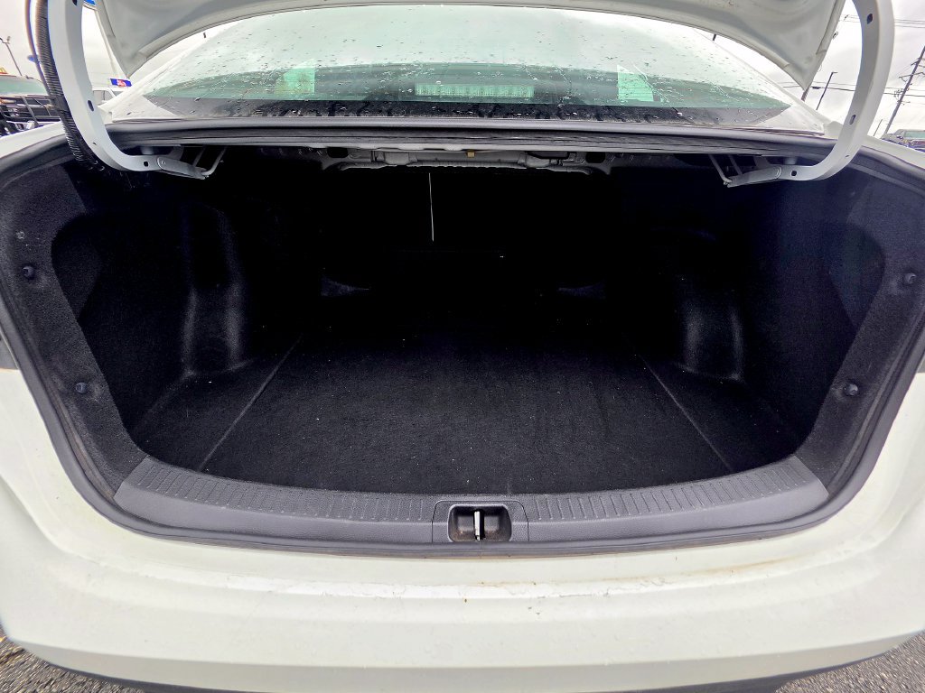 Used 2025 Toyota Corolla LE FWD image 6
