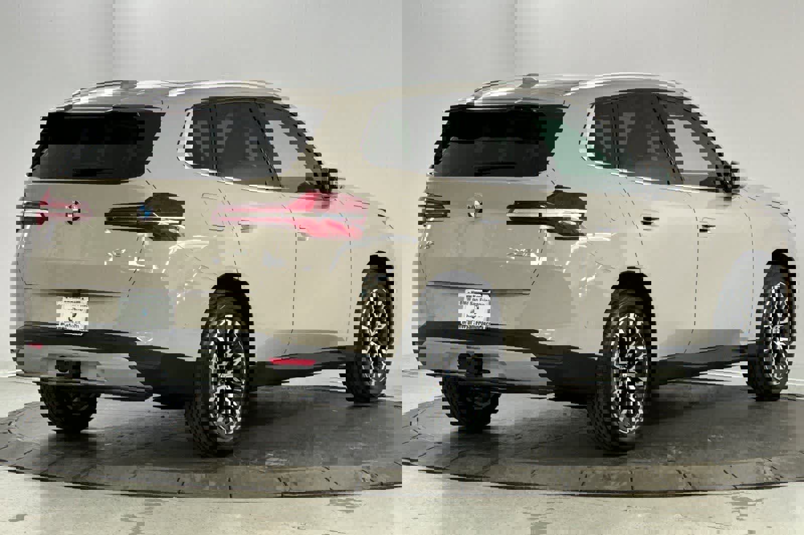 Used 2025 BMW X3 xDrive30i w/ Premium Package image 2