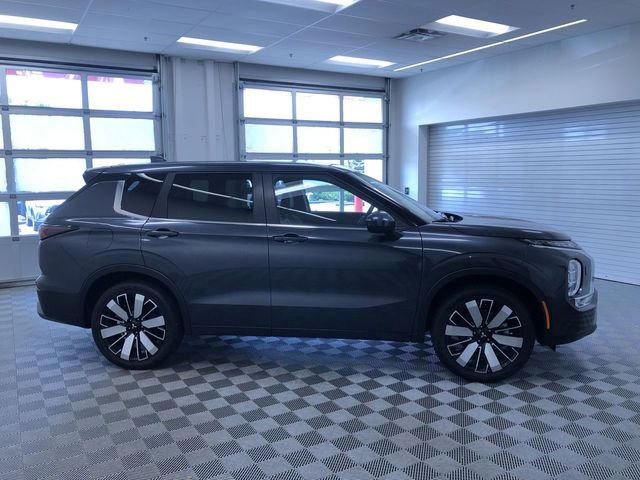 Used 2025 Mitsubishi Outlander SE AWD/4WD image 35