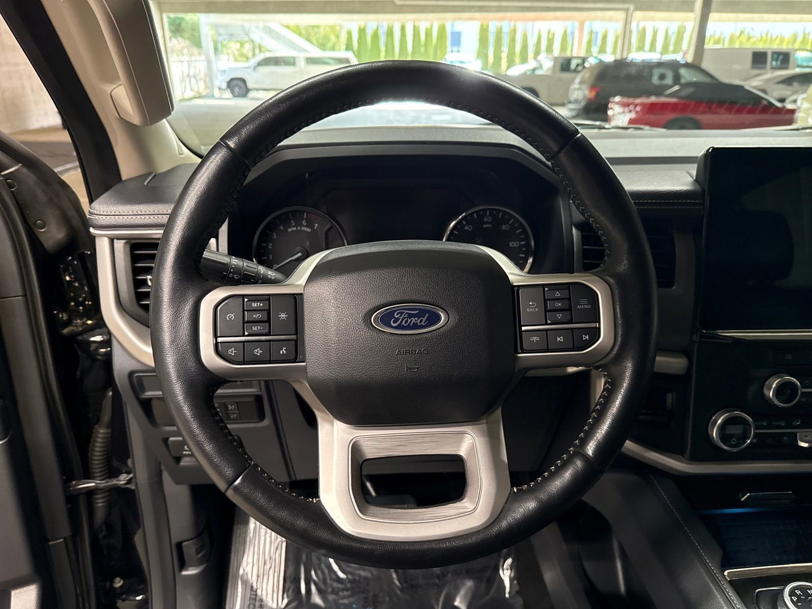 Used 2024 Ford Expedition XLT image 26
