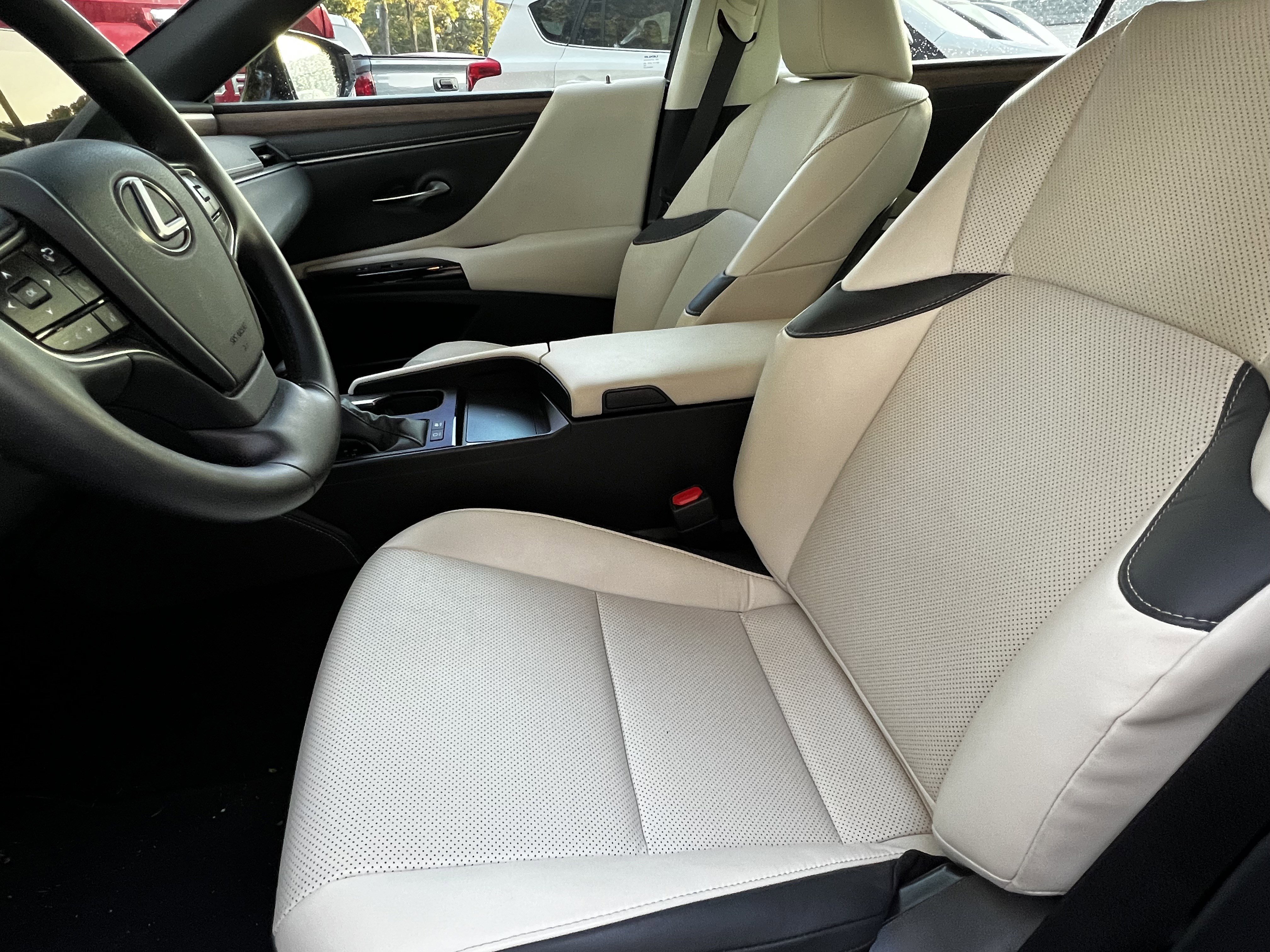 Certified 2025 Lexus ES 300h w/ Premium Package image 16