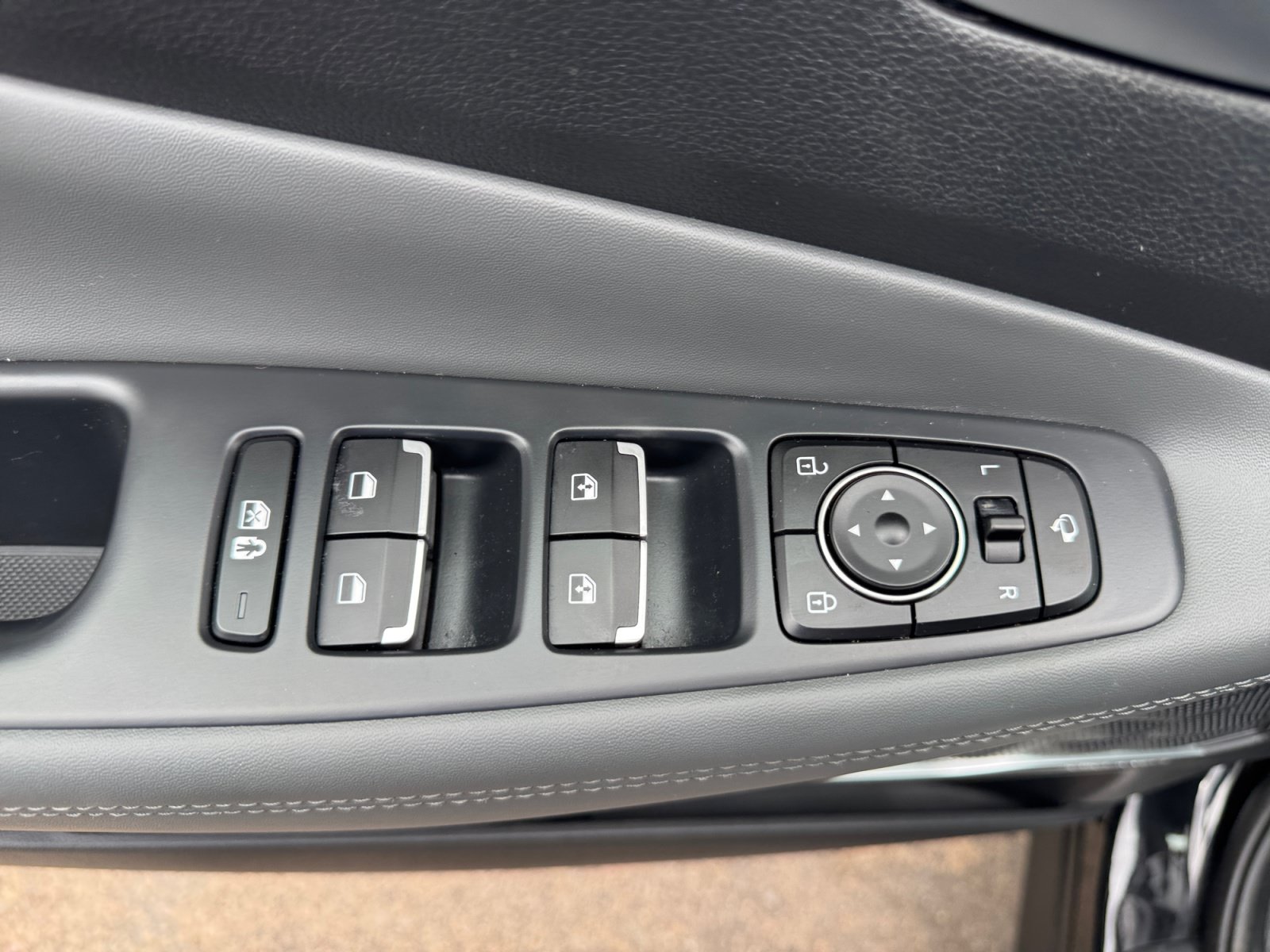 Used 2021 Hyundai Santa Fe Limited w/ Cargo Package FWD image 12