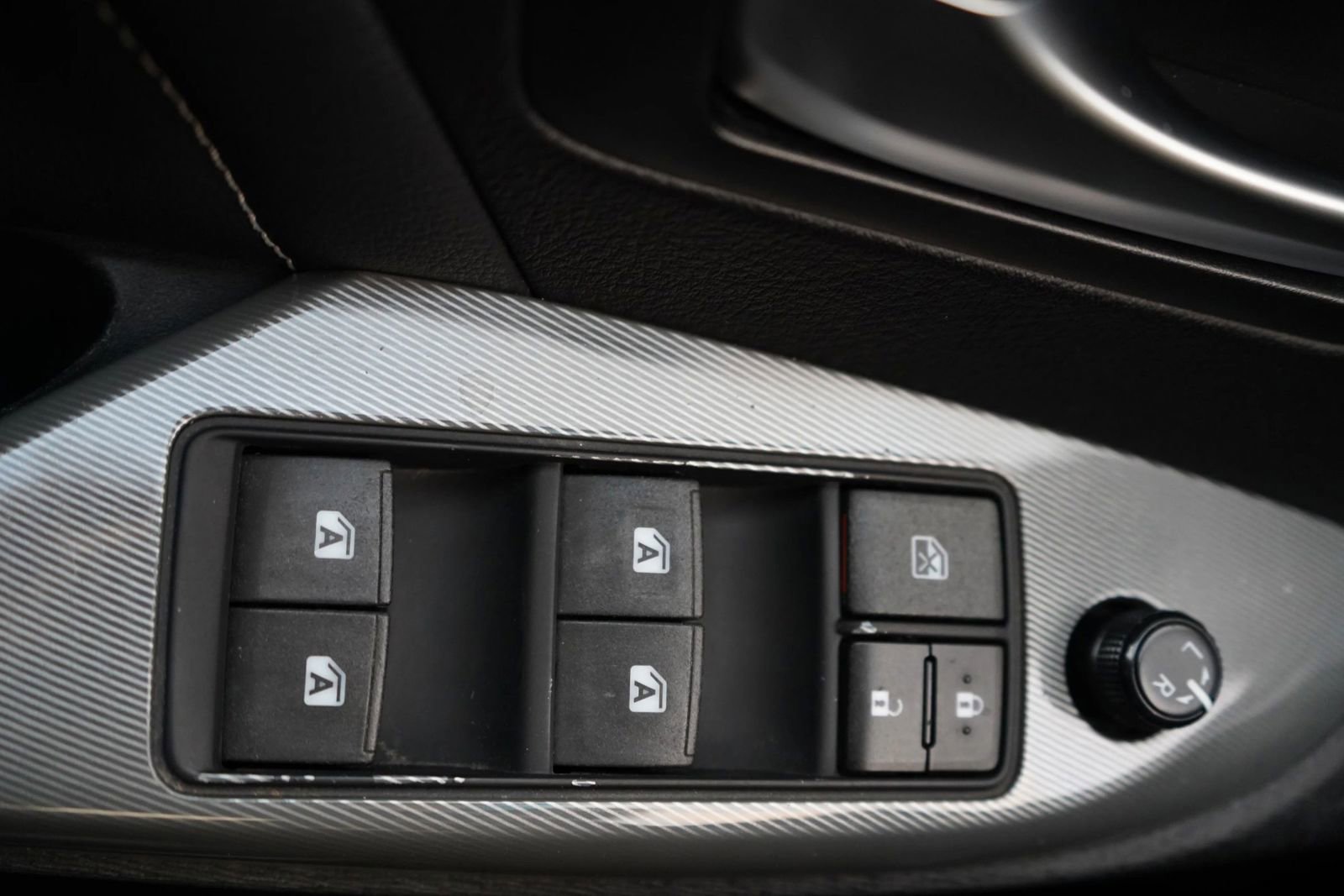 Used 2015 Toyota Sienna SE Premium image 16