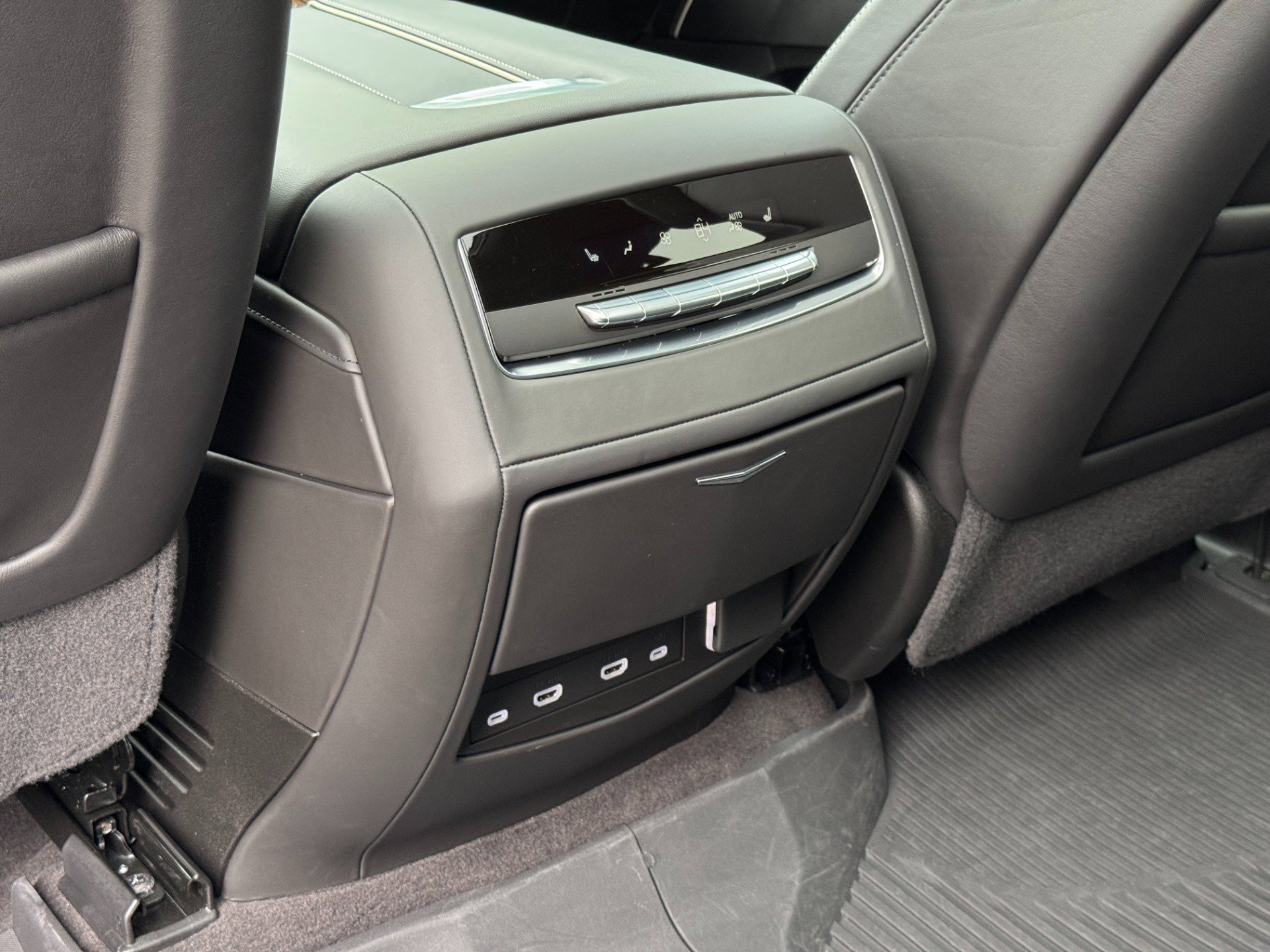 Used 2024 Cadillac Escalade ESV Sport Platinum w/ LPO, ONYX Package image 52