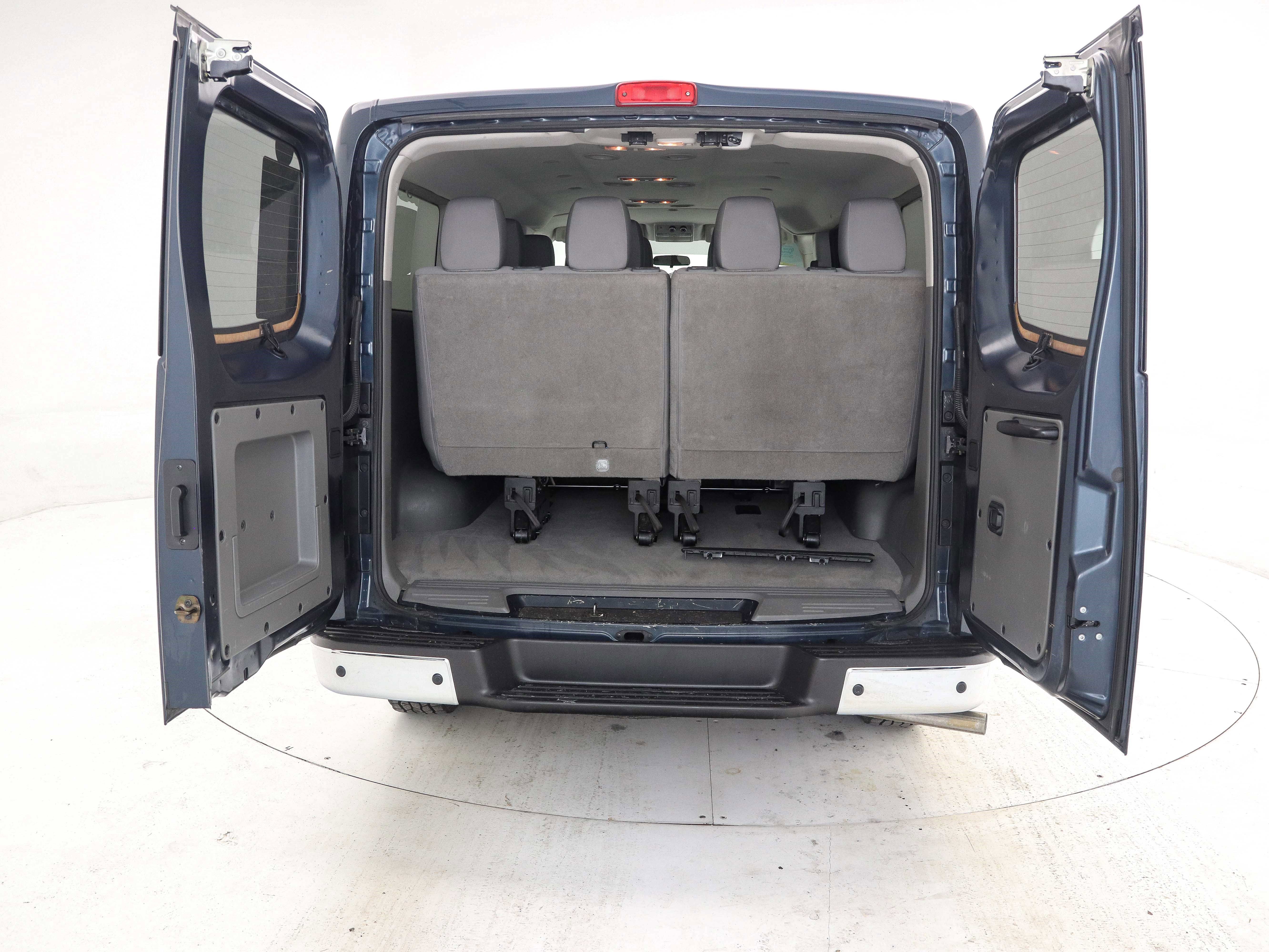 Used 2018 Nissan NV 3500 SV w/ Navigation Package image 10