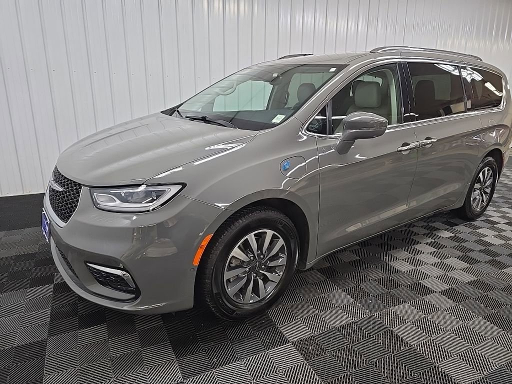 Used 2021 Chrysler Pacifica Touring-L image 8