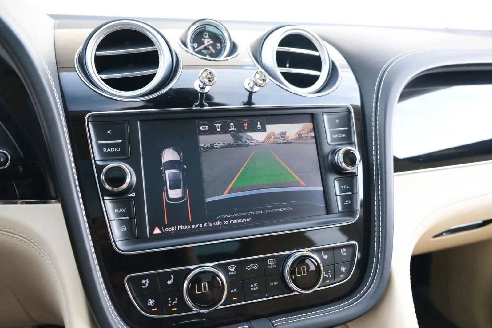 Used 2018 Bentley Bentayga image 45