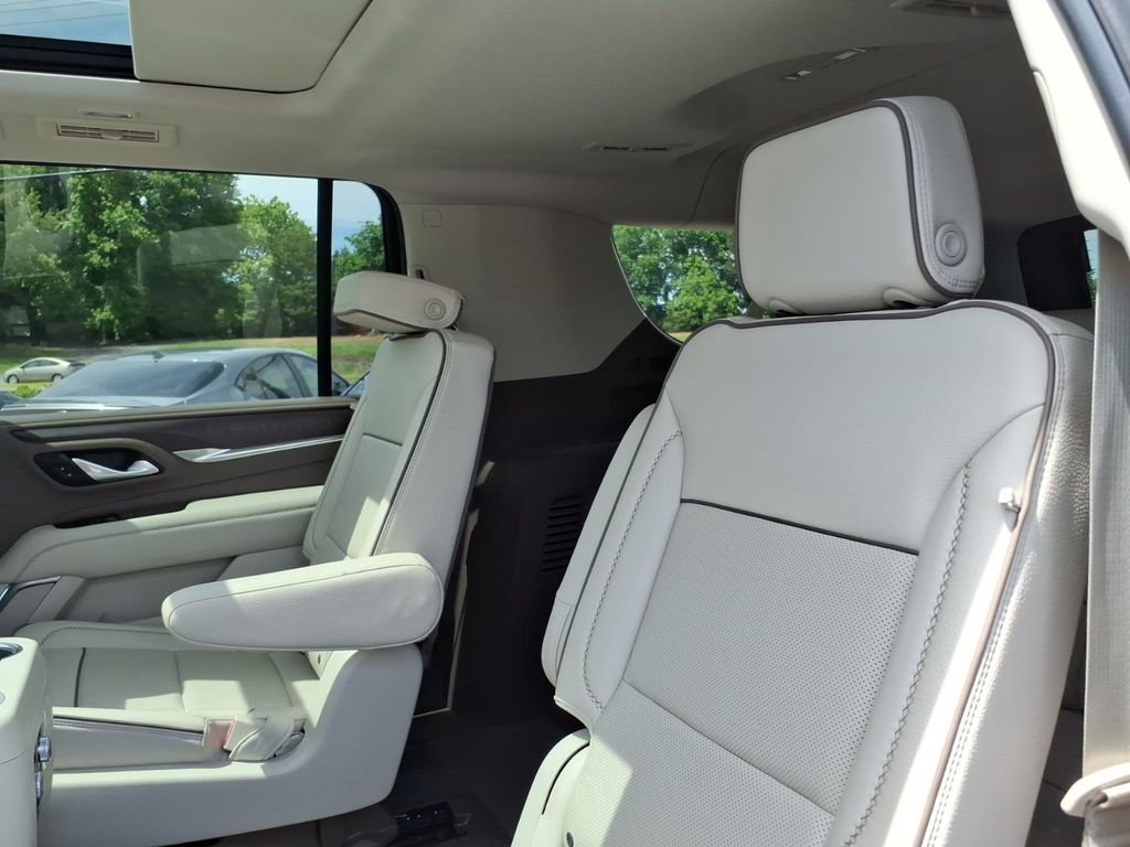 Used 2022 GMC Yukon XL Denali AWD/4WD image 12