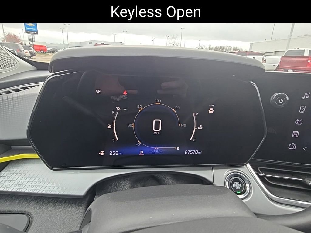 Used 2024 Chevrolet Trax LT w/ Sunroof Package image 17