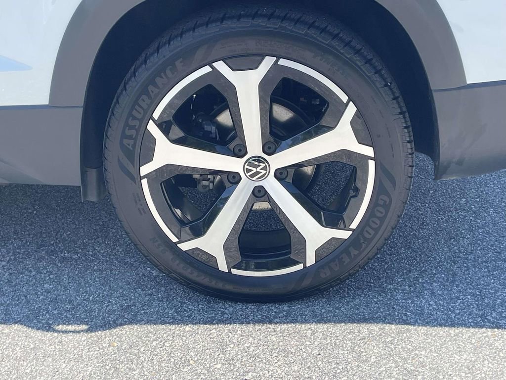 Used 2025 Volkswagen Taos SEL AWD/4WD image 7