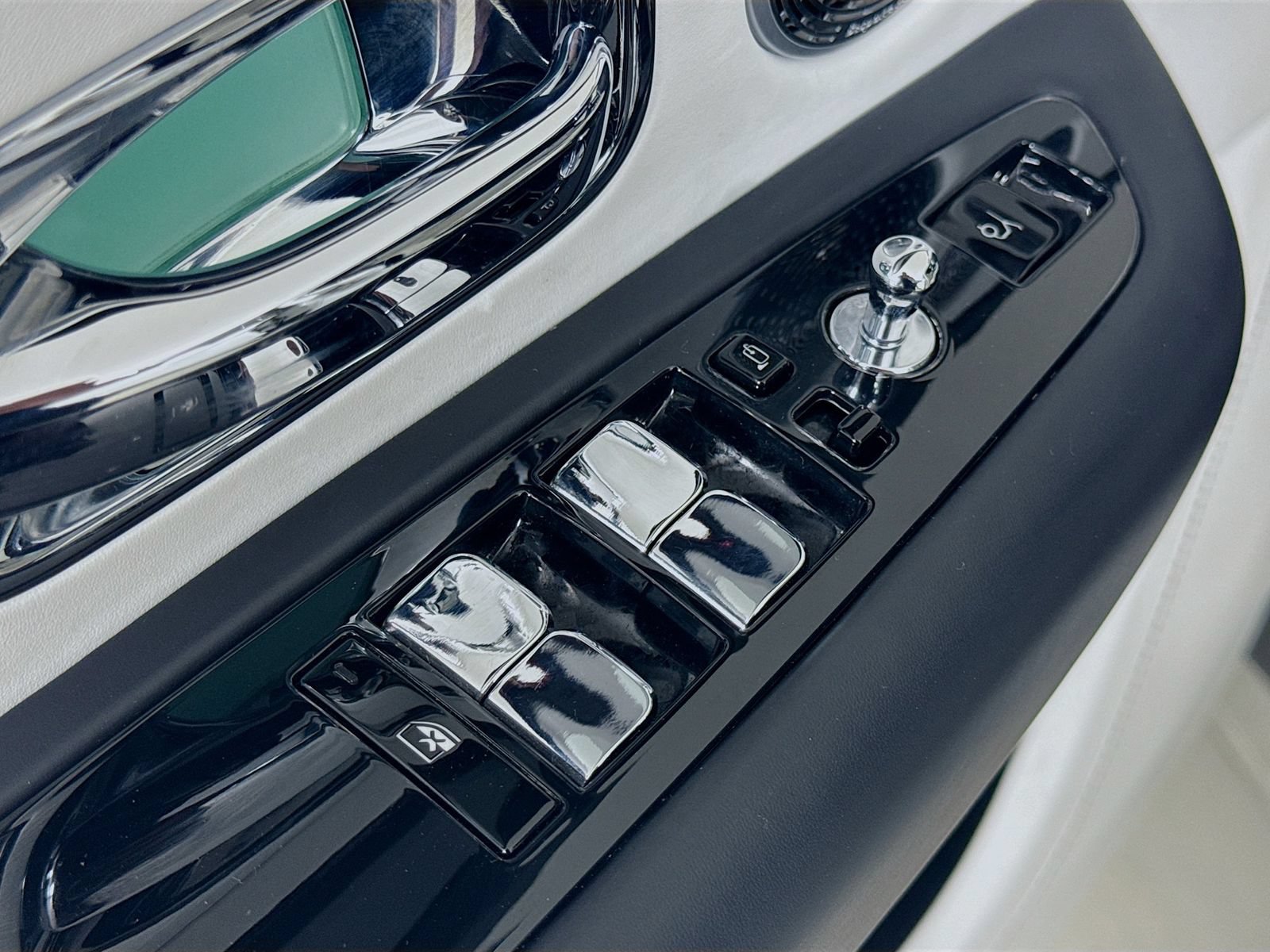Certified 2021 Rolls-Royce Cullinan AWD/4WD image 17