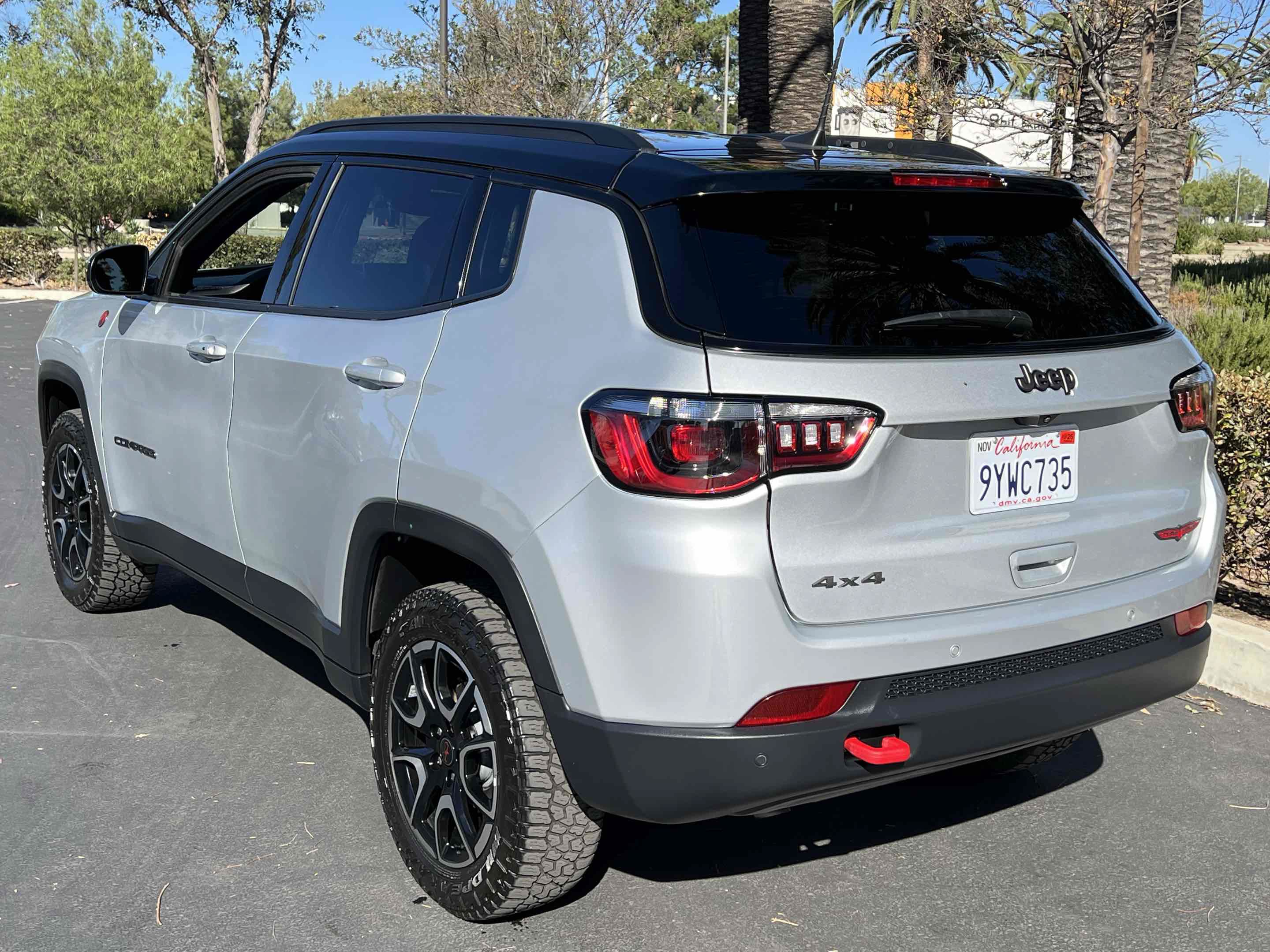 Used 2025 Jeep Compass Trailhawk AWD/4WD image 2