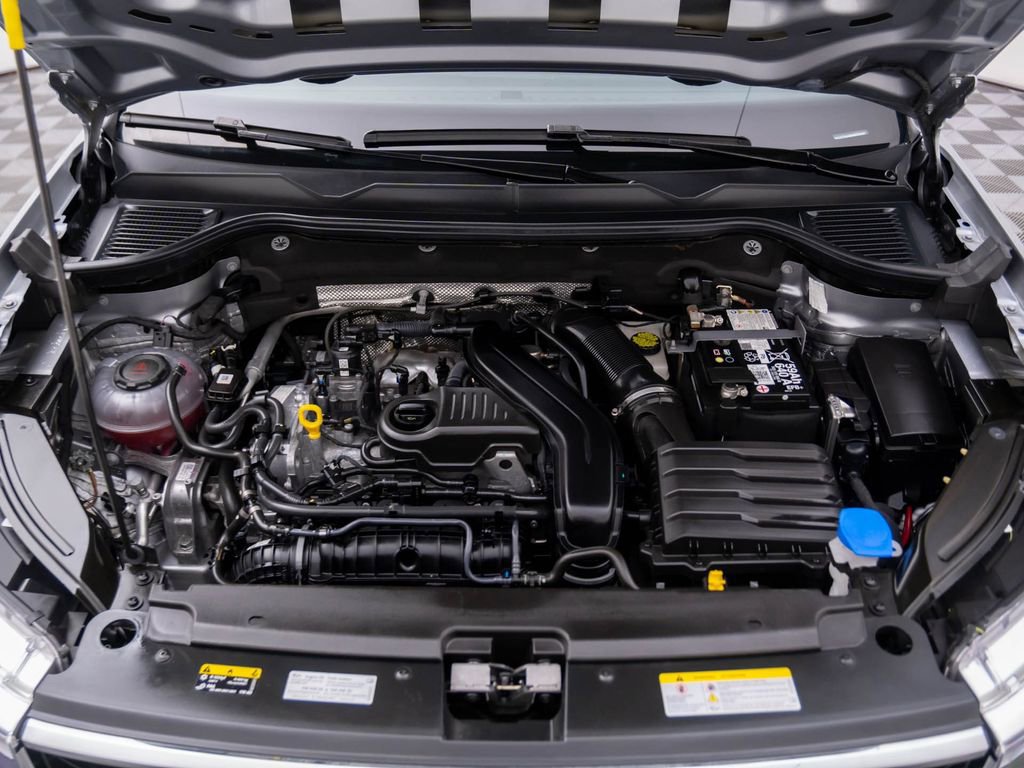 Used 2024 Volkswagen Taos SE image 32