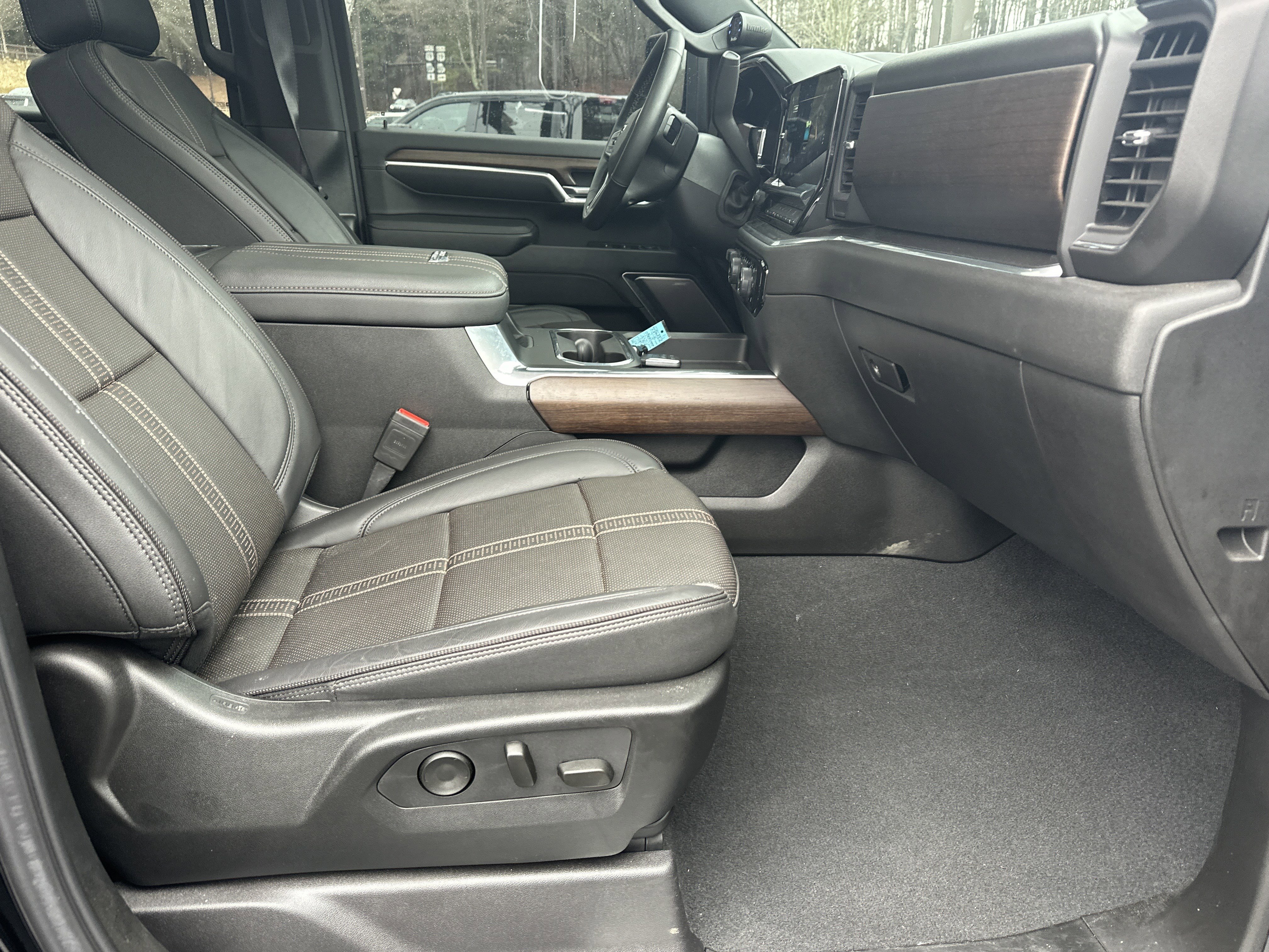 Used 2024 Chevrolet Silverado 2500 High Country w/ Midnight Edition image 17