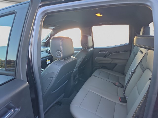 Used 2026 Chevrolet Colorado ZR2 w/ Technology Package AWD/4WD image 9