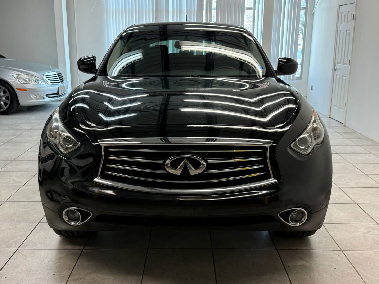 Used 2016 INFINITI QX70 3.7 image 2