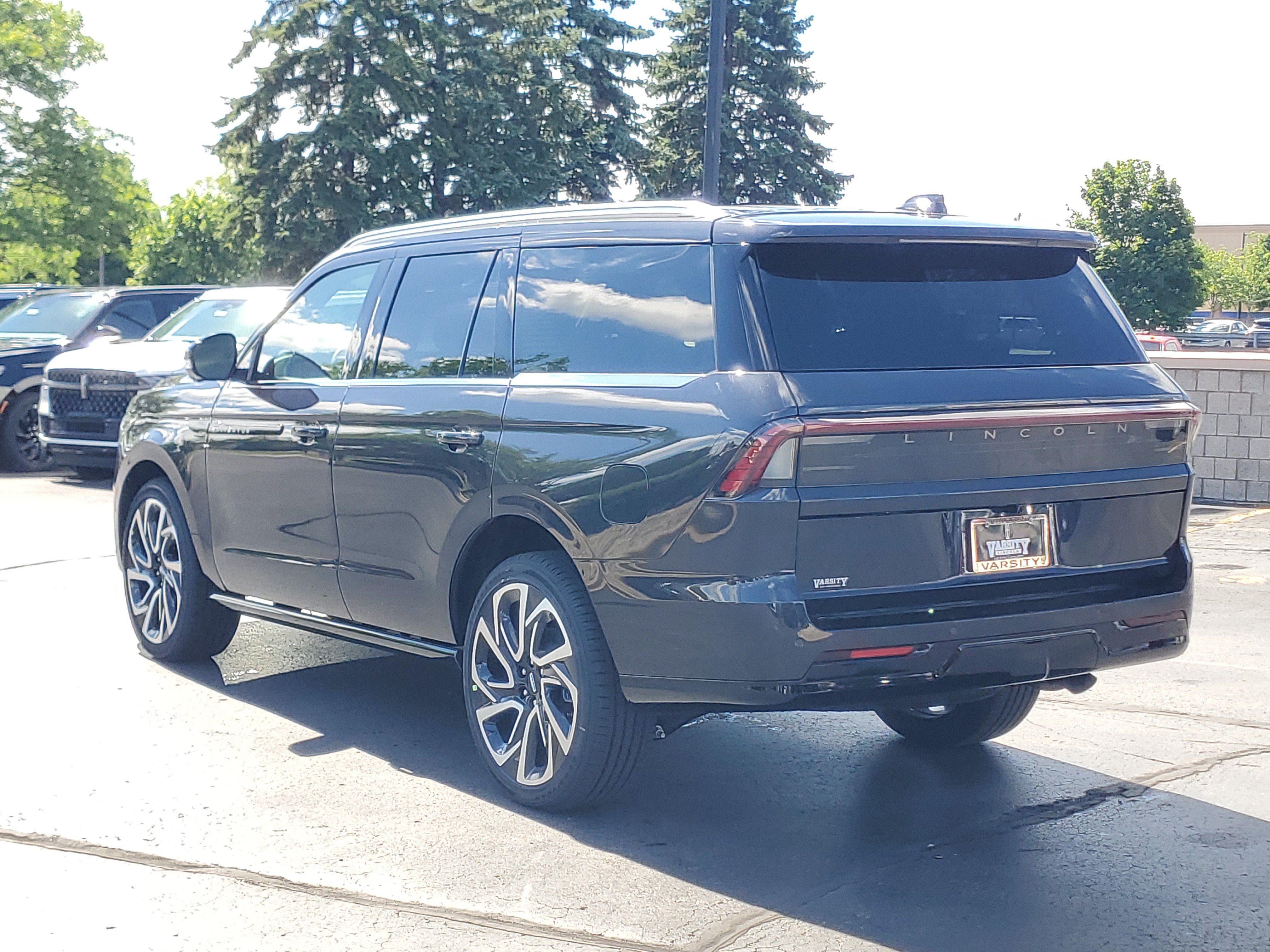 New 2026 Lincoln Navigator Black Label AWD/4WD image 3