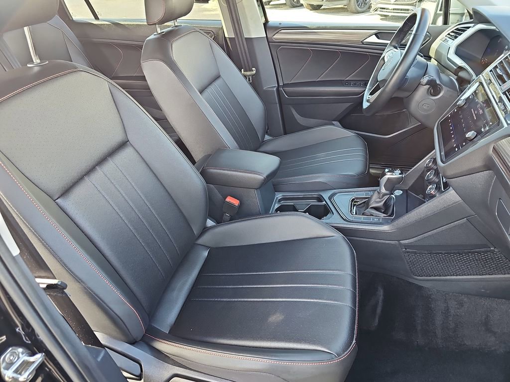 Used 2024 Volkswagen Tiguan SE image 12