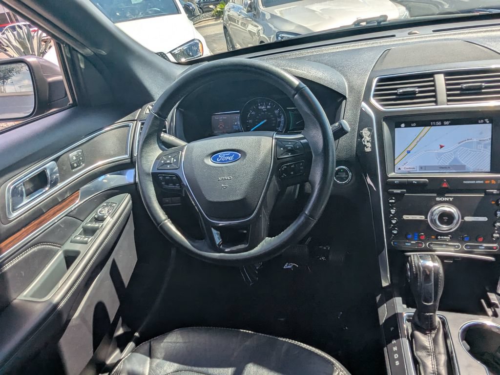 Used 2019 Ford Explorer Limited w/ Class III Trailer Tow Package FWD image 3