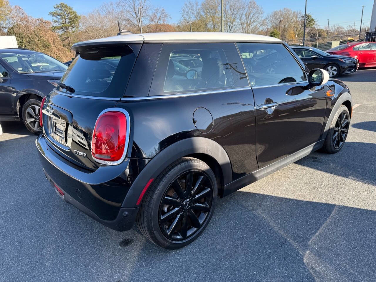 Used 2018 MINI Cooper 2-Door Hardtop image 6
