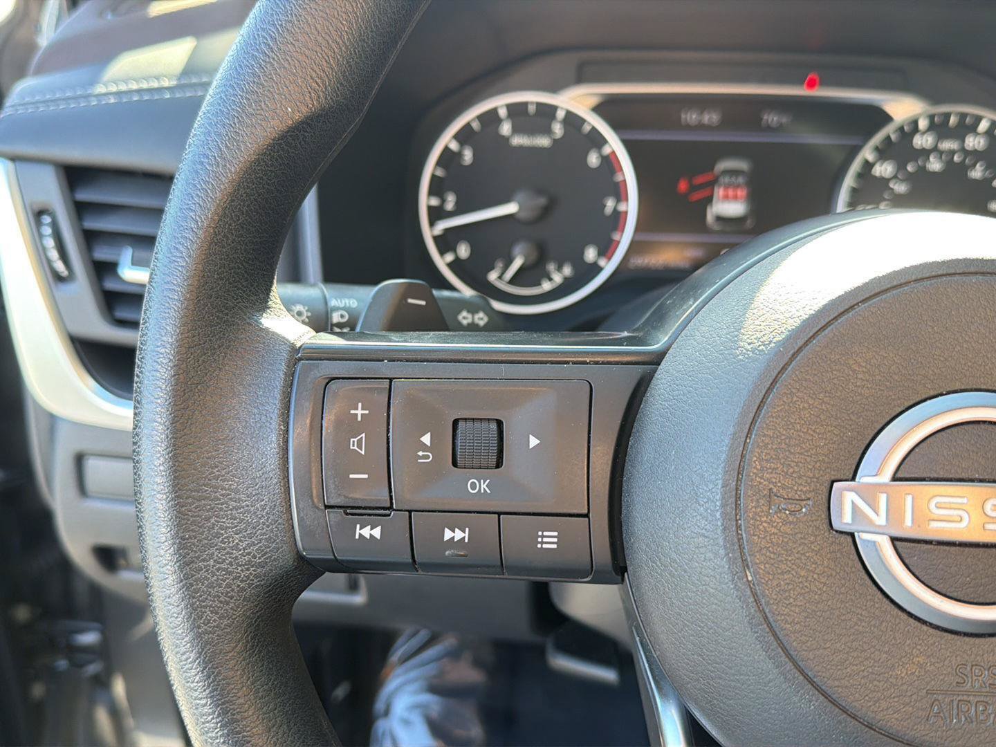 Used 2023 Nissan Rogue S AWD/4WD image 19