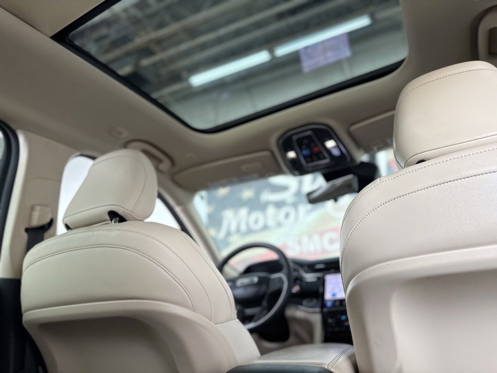 Used 2022 Jeep Grand Cherokee Limited w/ Luxury Tech Group II image 51