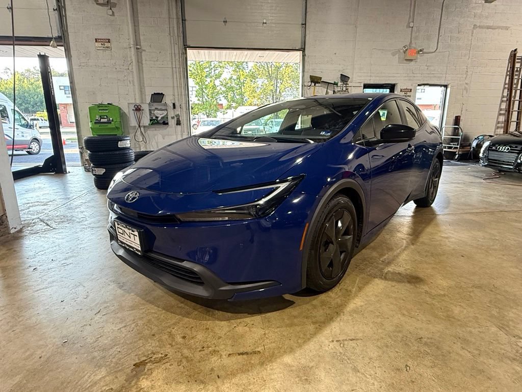 Used 2023 Toyota Prius LE FWD image 6