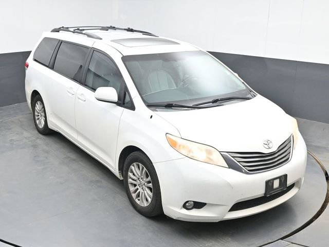 Used 2012 Toyota Sienna XLE image 19